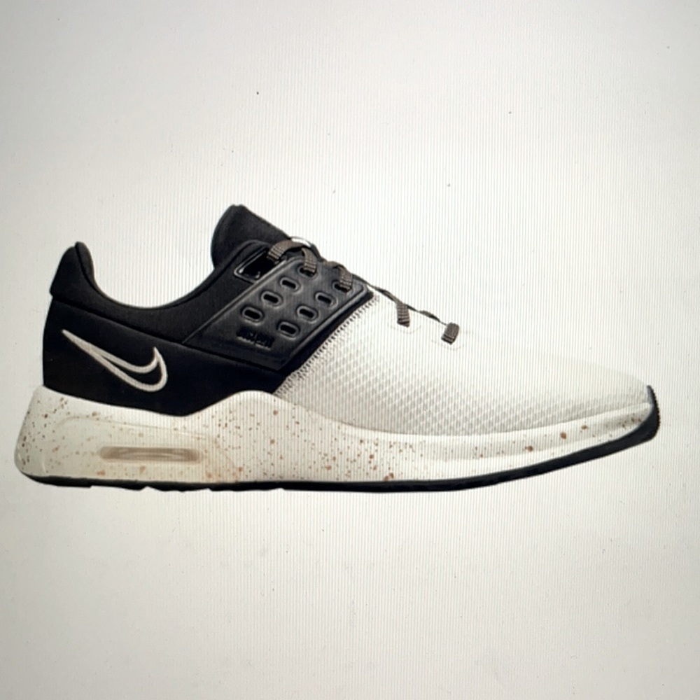 BRAND NEW Nike Air Max Bella 4 Premium in Black/White/Copper